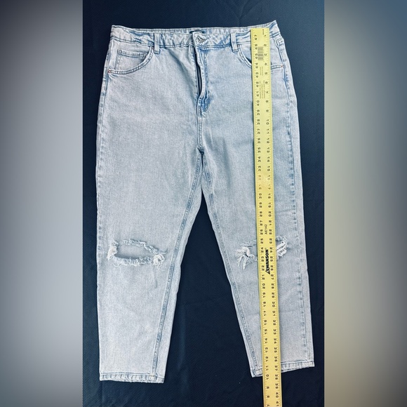 Wild Fable Super High-Rise Mom Jeans β Distressed Light Wash β Size 18 - Picture 9 of 14